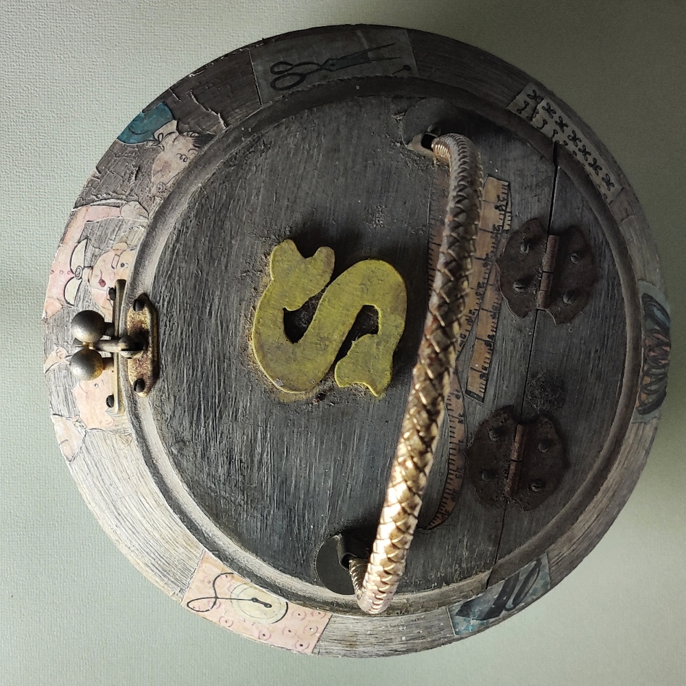 "Billy" Singer Wooden Purse small round travel bag